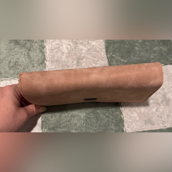 New Roxy Mauve Clutch / Wristlet / Crossbody Purse - Picture 13 of 15